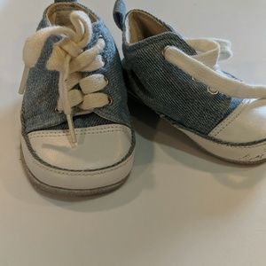 Canvas baby shoes